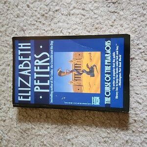 Elizabeth Peters: The Curse of the Pharaohs